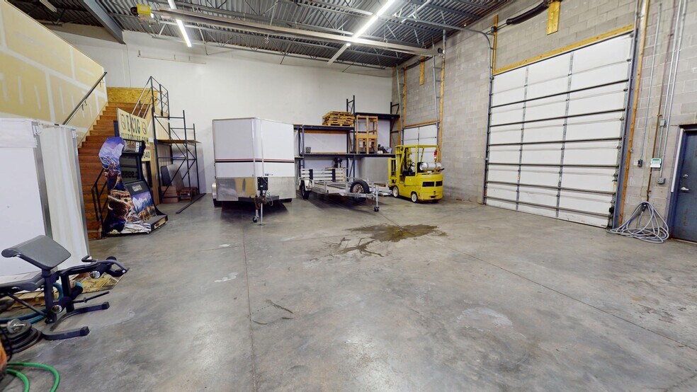 More Photos Of 13743 NE Aberdeen St, Ham Lake Warehouse For Lease