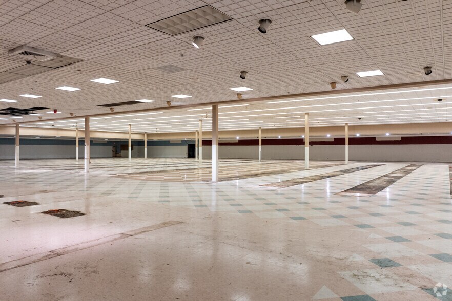 More Photos Of 403-495 Main St, Ansonia Storefront For Sale