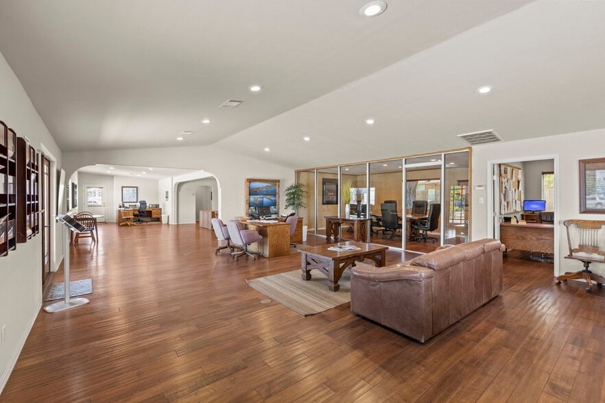 More Photos Of 503 S Highway 281, Burnet Office For Sale