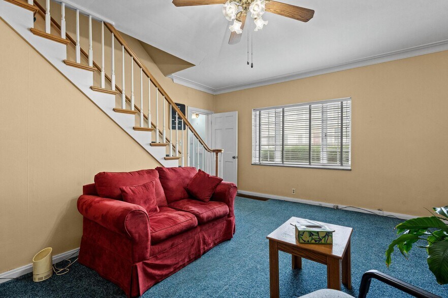 More Photos Of 120 W Main St, Wilmington Flex For Sale
