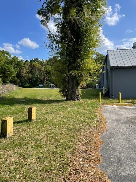 More Photos Of 12859-12871 SW Sr-45, Archer Supermarket For Sale