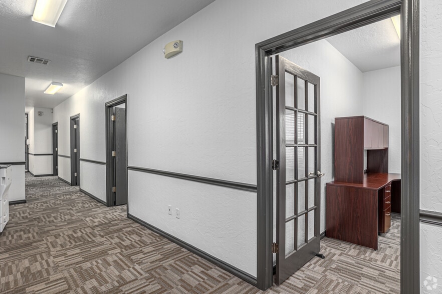 More Photos Of 9400 S I-35 Service Rd, Moore Office For Sale