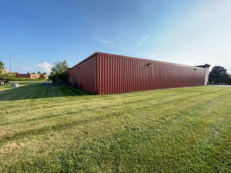 More Photos Of 2801 Bertholet Blvd, Valparaiso Office For Sale