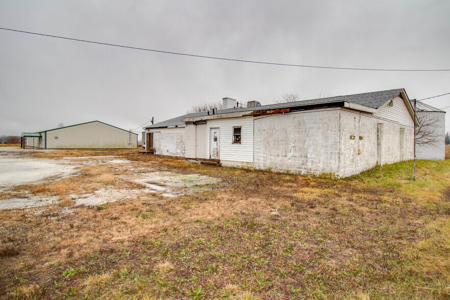 More Photos Of 22987 Cherry Ln, Jerseyville Storefront For Sale