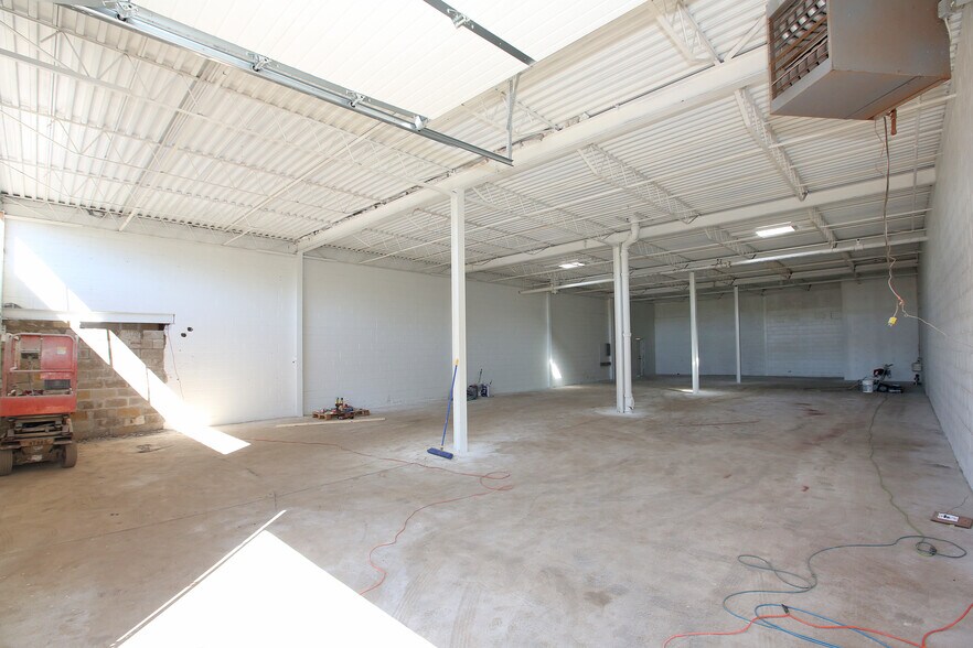 More Photos Of 51 Comstock Rd, Toronto Warehouse For Lease
