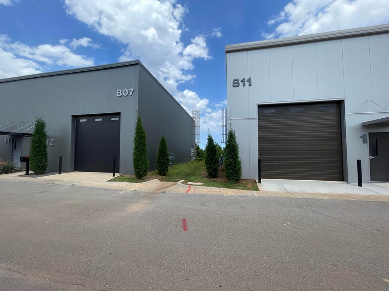 More Photos Of 807 NW 72nd St, Oklahoma City Self Storage For Sale