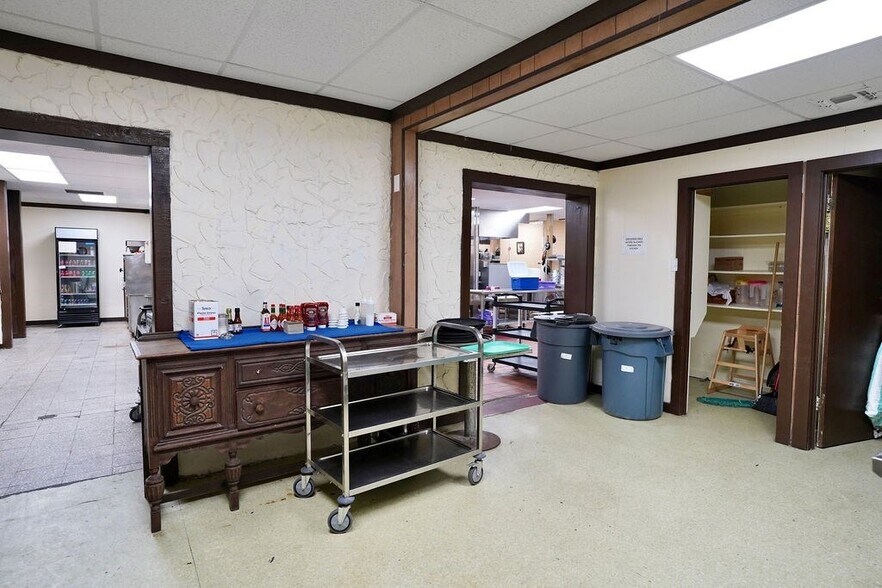 More Photos Of 206 NW 4th St, Big Spring Restaurant For Sale