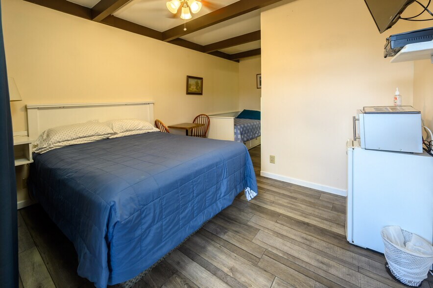 More Photos Of 109455 Highway 97 N, Chemult Hotel For Sale