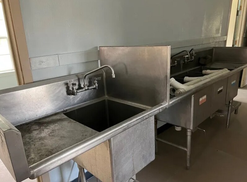 More Photos Of 569 Bear Dr, Timpson Medical For Sale