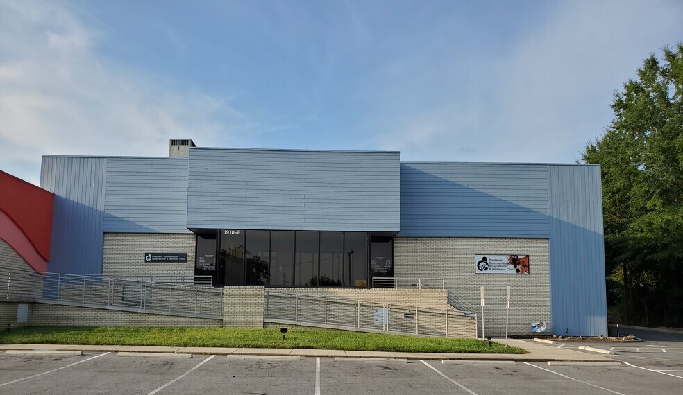 More Photos Of 1910 N Church St, Greensboro Office For Sale