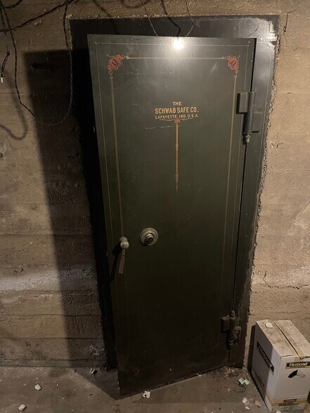 More Photos Of 211 S Elm St, Owosso Flex For Sale