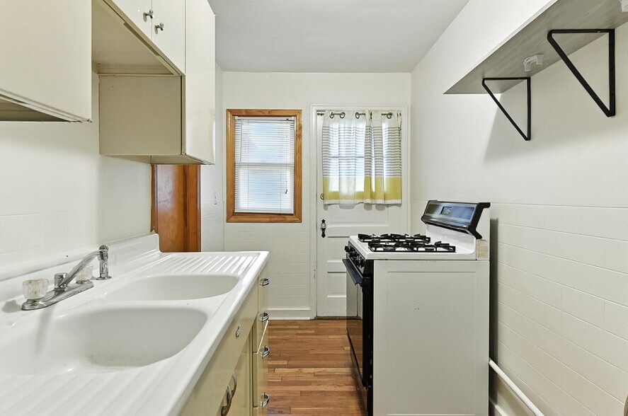 More Photos Of 817 N 48th St, Omaha Apartments For Sale