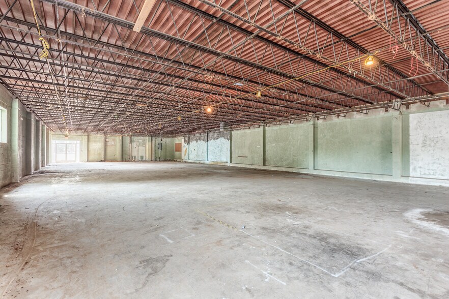 More Photos Of 100 Collinsville St, Whitesboro Light Manufacturing For Lease