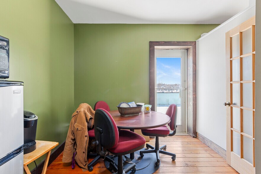 More Photos Of 14-07 113th St, College Point Research And Development For Lease