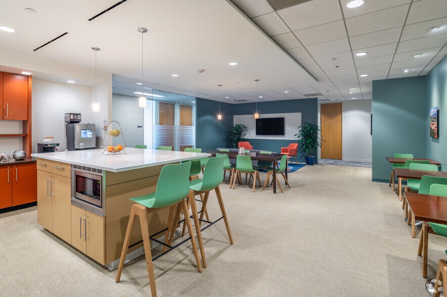 More Photos Of 100 Spectrum Center Dr, Irvine Coworking Space