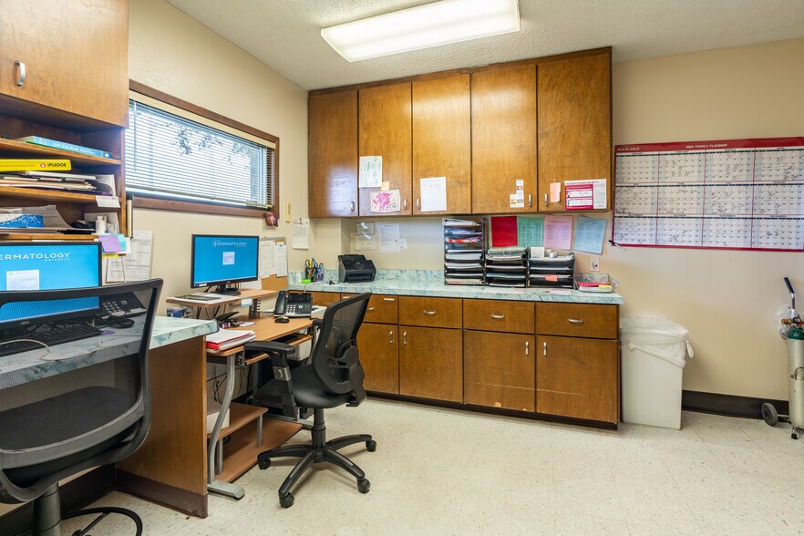 More Photos Of 8506 Wesley St, Greenville Medical For Sale