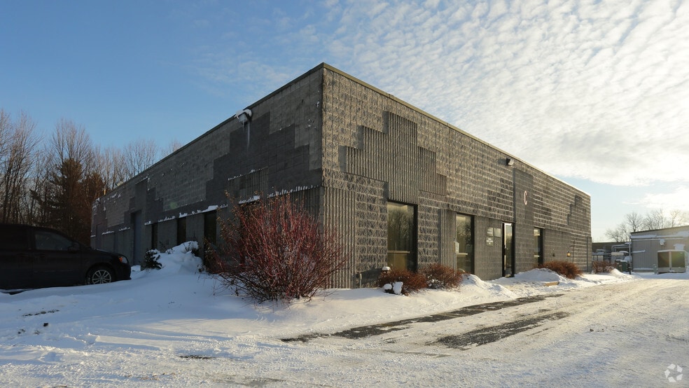 More Photos Of 200 Gateway Park Dr, Syracuse Warehouse For Lease