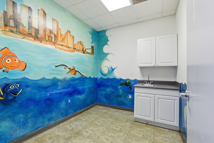 More Photos Of 148-156 W Tugalo St, Toccoa Office For Lease