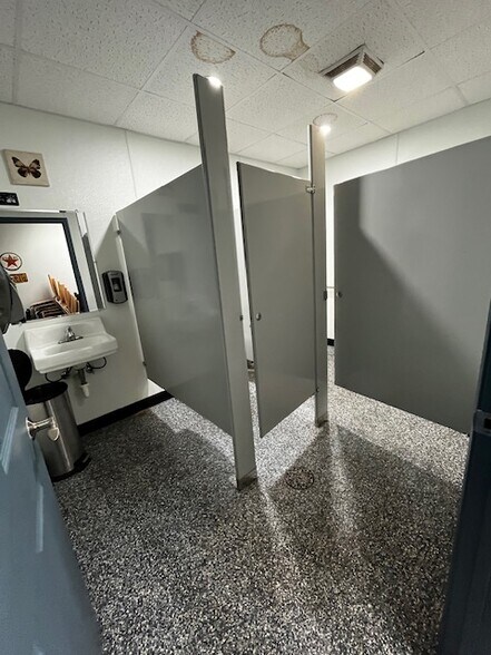 More Photos Of 220 Forest View Rd, Saint Marys Flex For Sale