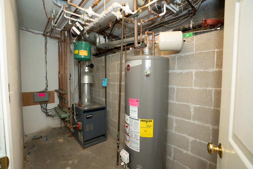 More Photos Of 8 Jennifer Dr, Merrimack Flex For Sale