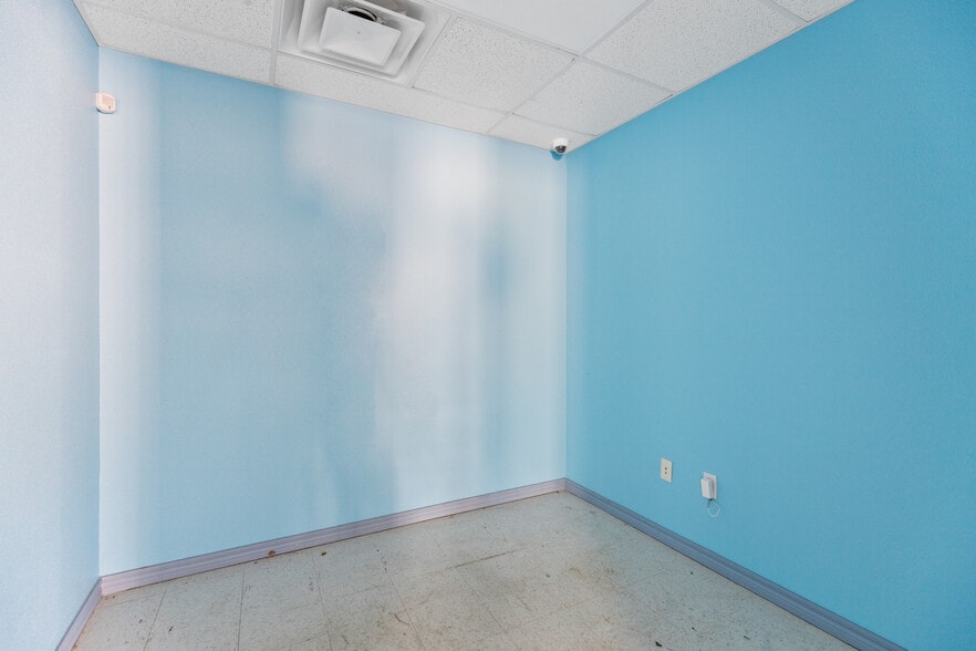 More Photos Of 347 N Ash St, Nowata Auto Dealership For Lease