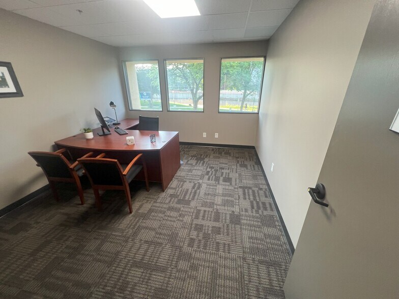 More Photos Of 300 3rd Ave SE, Rochester Coworking Space