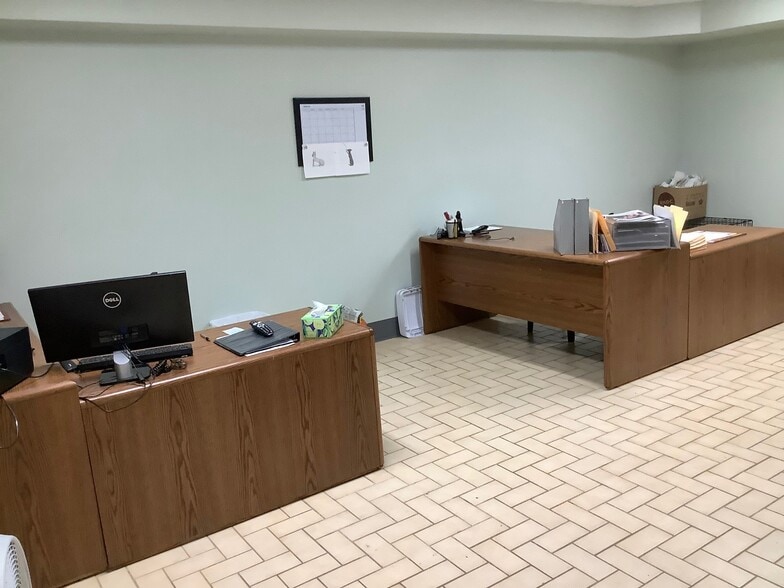 More Photos Of , Mount Clemens General Retail For Sale
