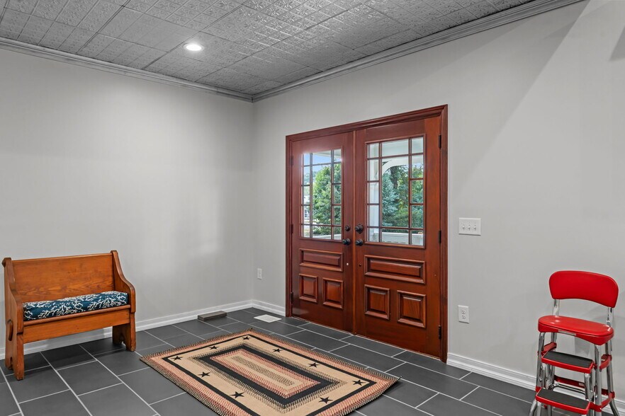 More Photos Of 202 W Main St, Sanford Office Residential For Lease