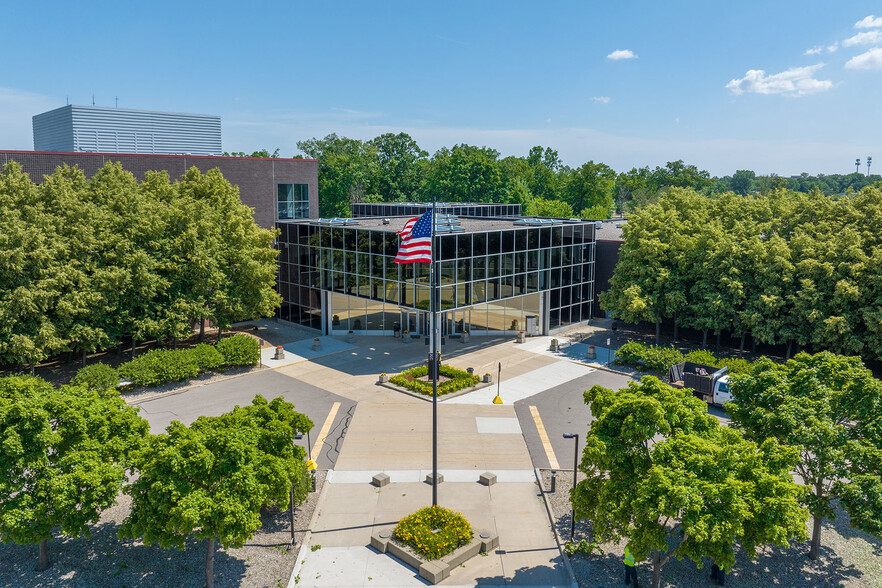 Primary Photo Of 3000 University Dr, Auburn Hills Office For Lease