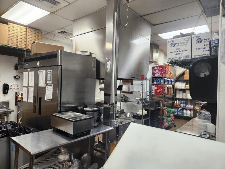 More Photos Of 2035-2045 E North Ave, Milwaukee Freestanding For Sale