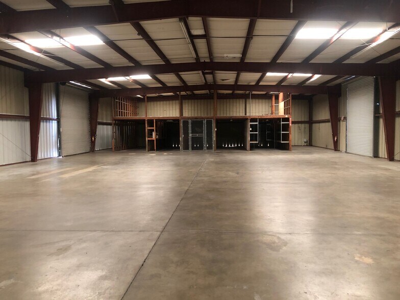More Photos Of 5234 E Pine Ave, Fresno Warehouse For Lease