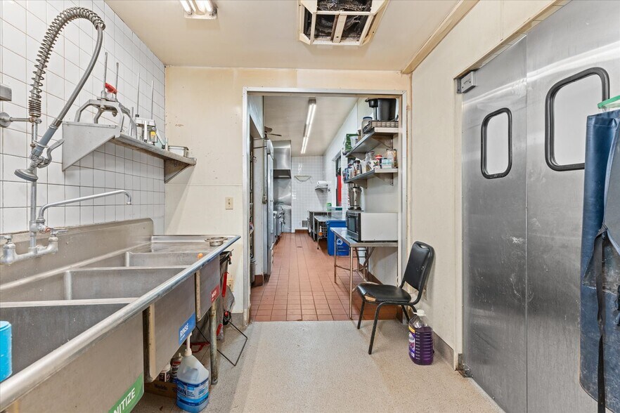 More Photos Of 10448 CA-99, Live Oak Supermarket For Sale