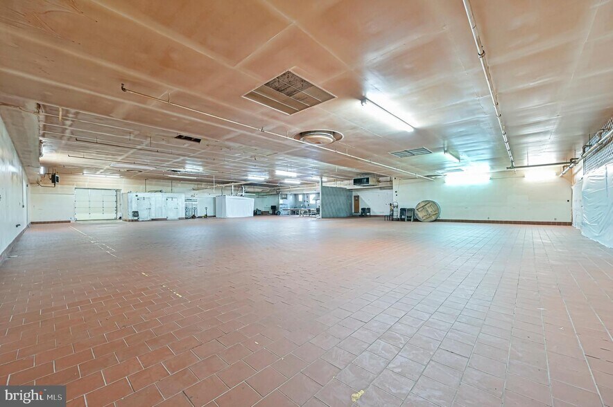 More Photos Of 13 N East Blvd, Vineland Flex For Lease