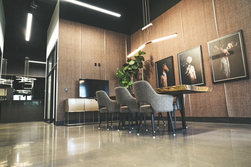 More Photos Of 2121 S Bellview Rd, Rogers Freestanding For Lease