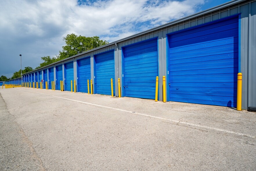Primary Photo Of 5256 W Us-290, Austin Self Storage For Lease