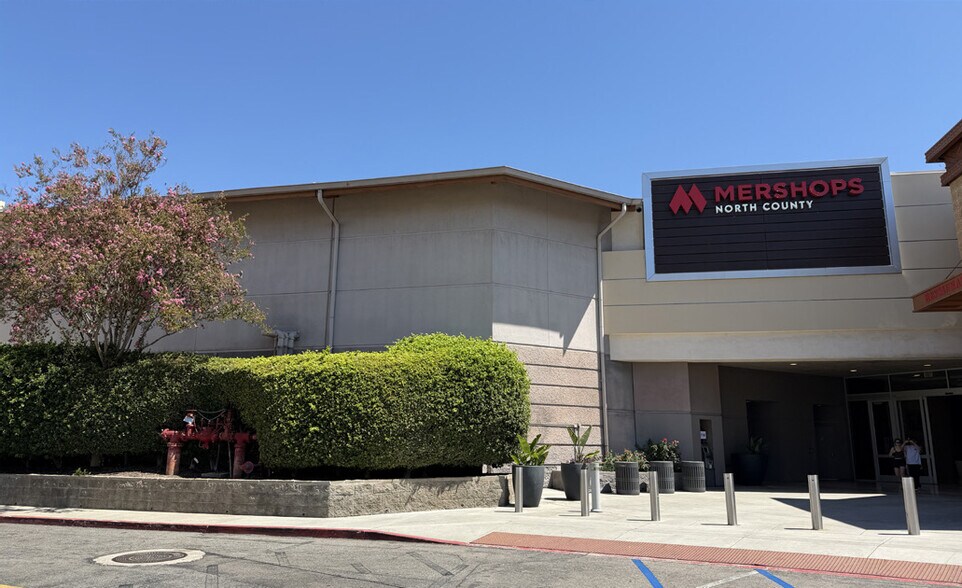 More Photos Of 272 E Via Rancho Pkwy, Escondido Unknown For Lease