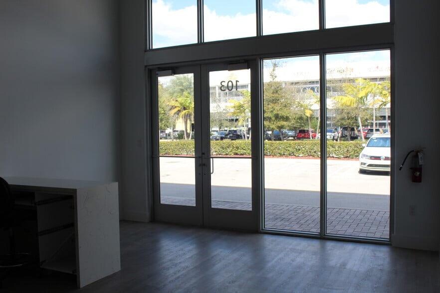 More Photos Of 10887-10891 NW 17th St, Miami Unknown For Lease