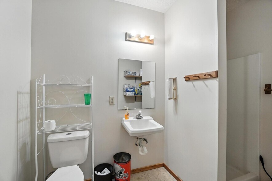 More Photos Of 103 Quinter Farm Rd, Englewood Freestanding For Sale