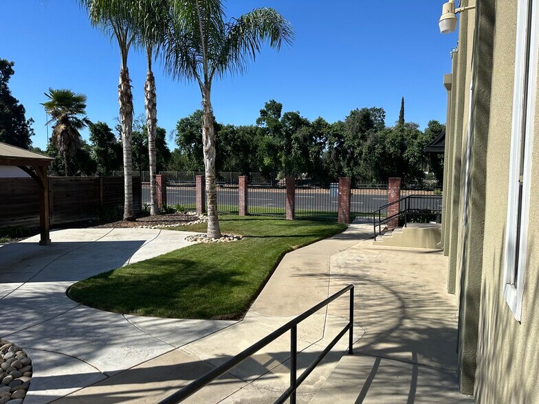 More Photos Of 1001 W Noble Ave, Visalia Specialty For Sale