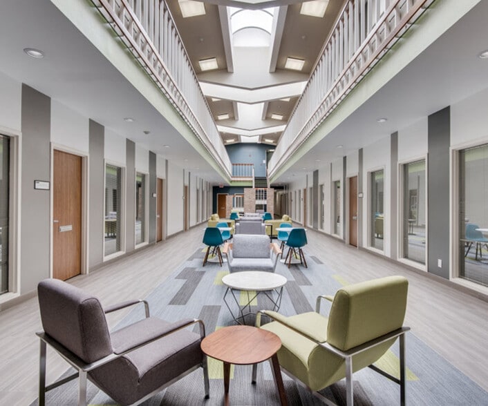 More Photos Of 9304 Forest Ln, Dallas Office For Lease