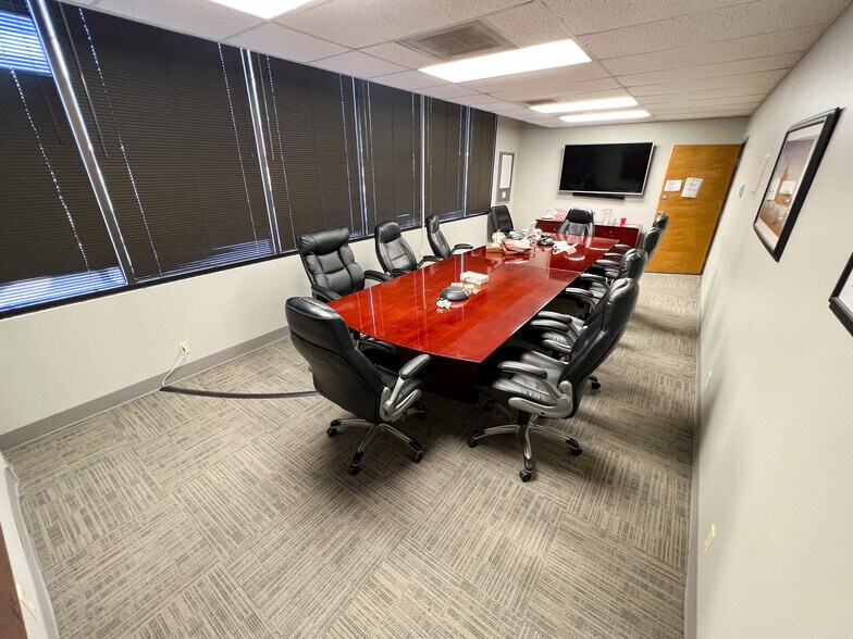 More Photos Of 3001 Big Spring St, Midland Office For Sale