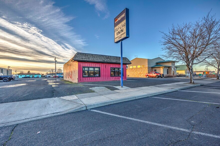 More Photos Of 627 S Columbia Ave, Connell General Retail For Lease