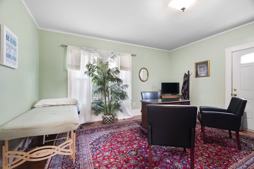 More Photos Of 106 Memorial Dr, Greer Medical For Lease