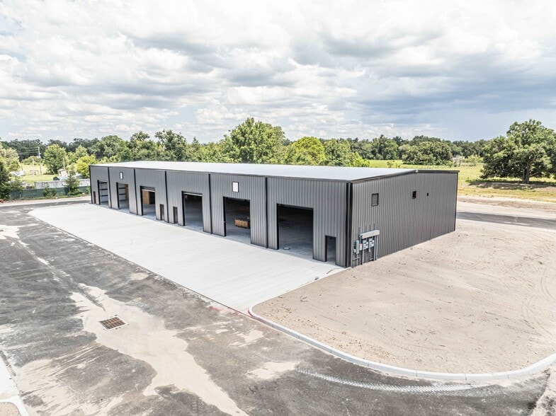 More Photos Of 3023 E C 48, Center Hill Warehouse For Lease