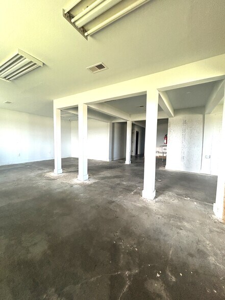 More Photos Of 400 Hwy 67 E, Alvarado Office For Sale