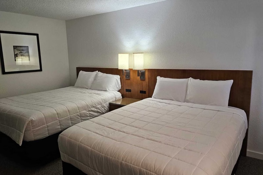 More Photos Of 722 N Marland Blvd, Hobbs Hotel For Sale