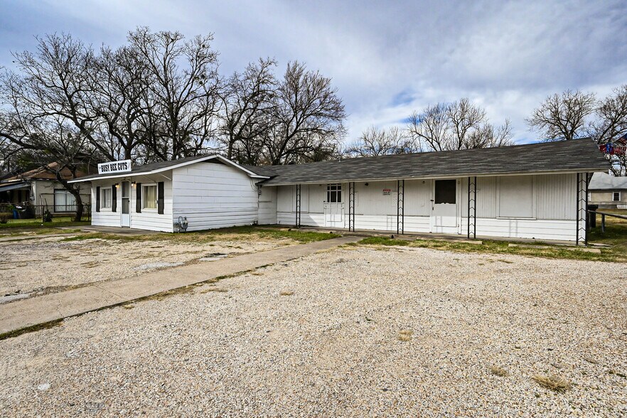 More Photos Of 600 W 13th Ave, Corsicana Flex For Sale
