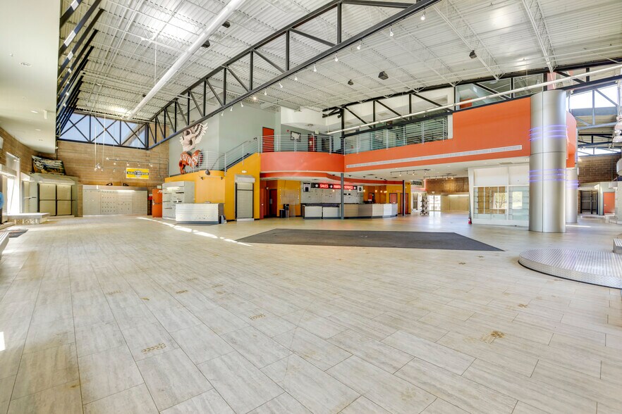 More Photos Of 2885 W County Line Rd, Littleton Auto Dealership For Sale