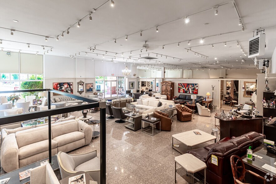 More Photos Of 830 Farmington Ave, West Hartford General Retail For Lease