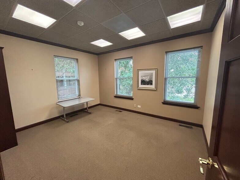 More Photos Of 564 S Washington St, Naperville Office For Lease